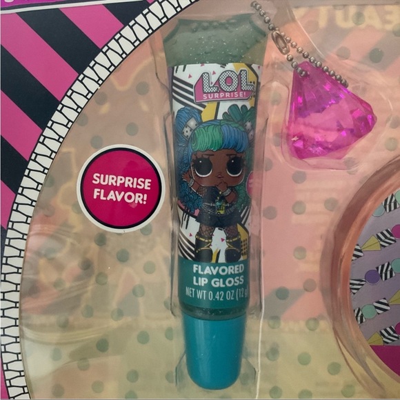 LOL Surprise Beauty Set Bubble Gum Fragrance/Surprise Flavour Glitter Gloss - Picture 5 of 14